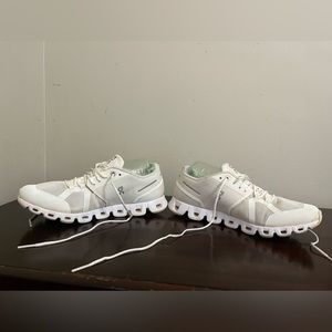BC I’m running white on clouds size 8.5 women’s